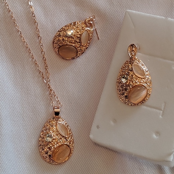 Necklace/Earrings Set - Picture 2 of 7